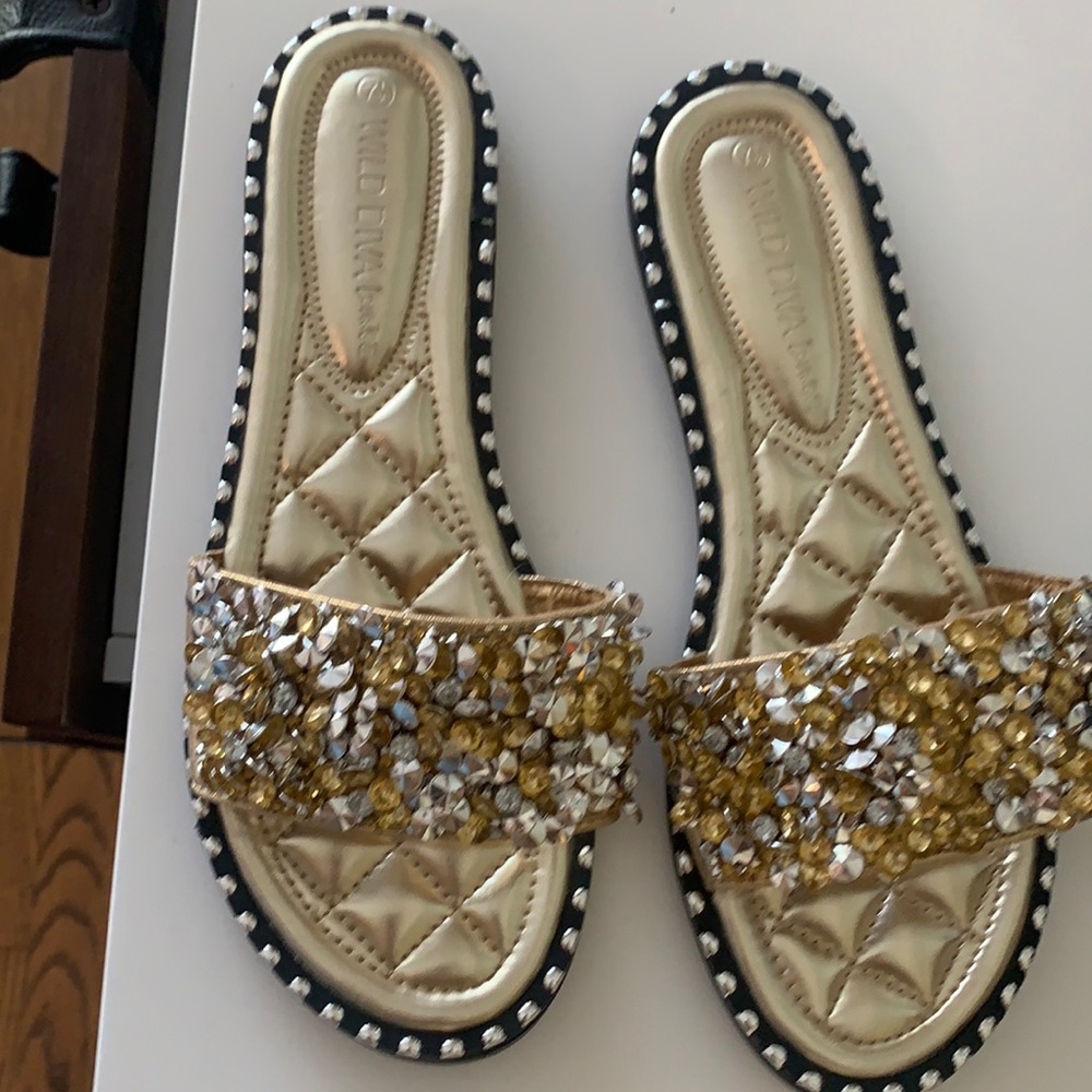 Cute slides. Worn like twice.
